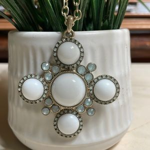 Danielle Stevens Necklace 18” medallion necklace 🍾❤️ Store 🏬 liquidation